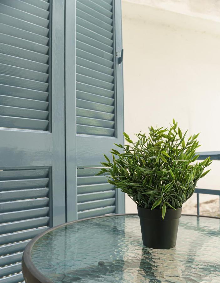 Apartamento Couple Getaway With Queen Bed Atenas Exterior foto