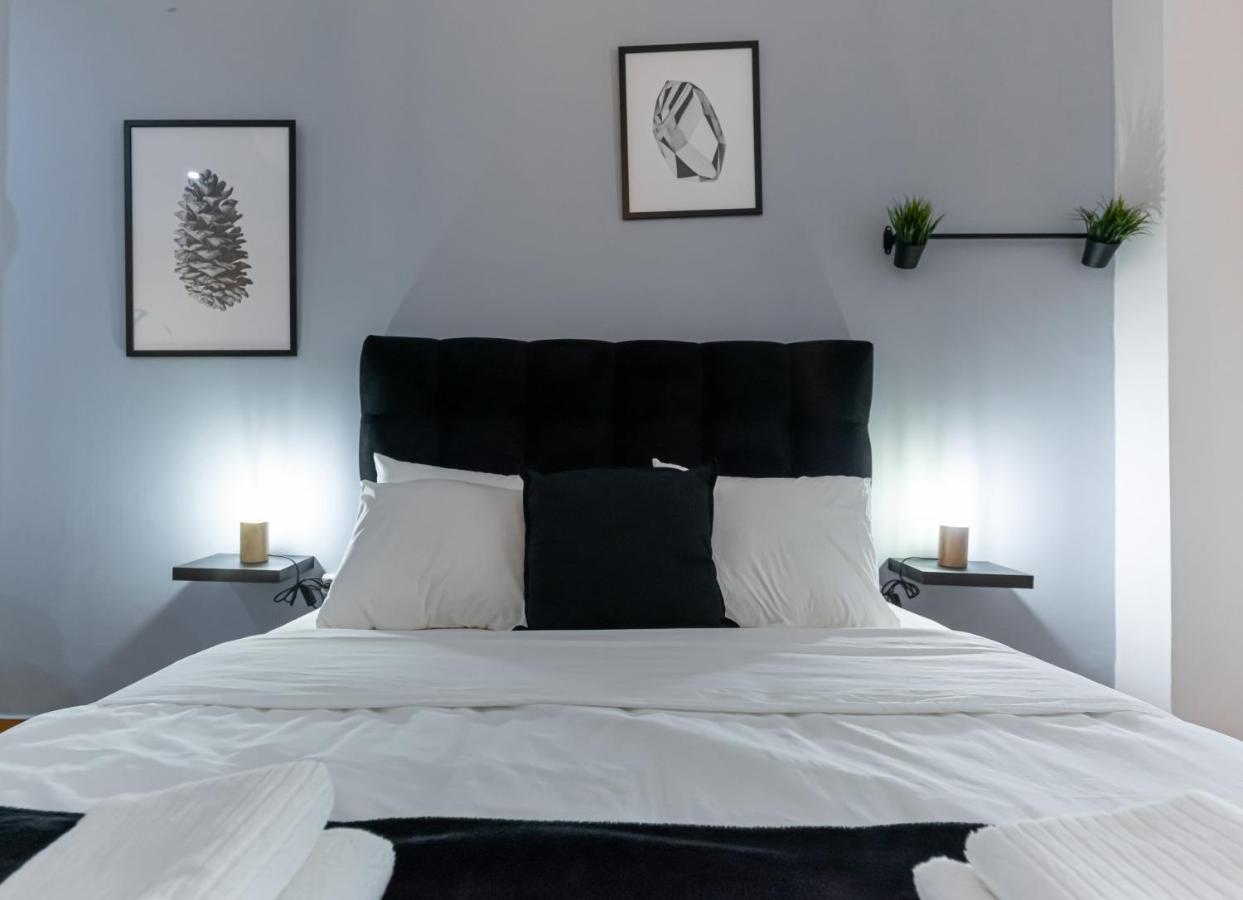 Apartamento Couple Getaway With Queen Bed Atenas Exterior foto
