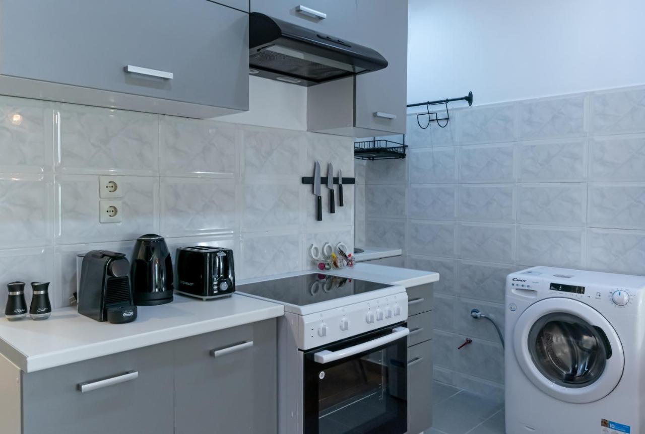 Apartamento Couple Getaway With Queen Bed Atenas Exterior foto
